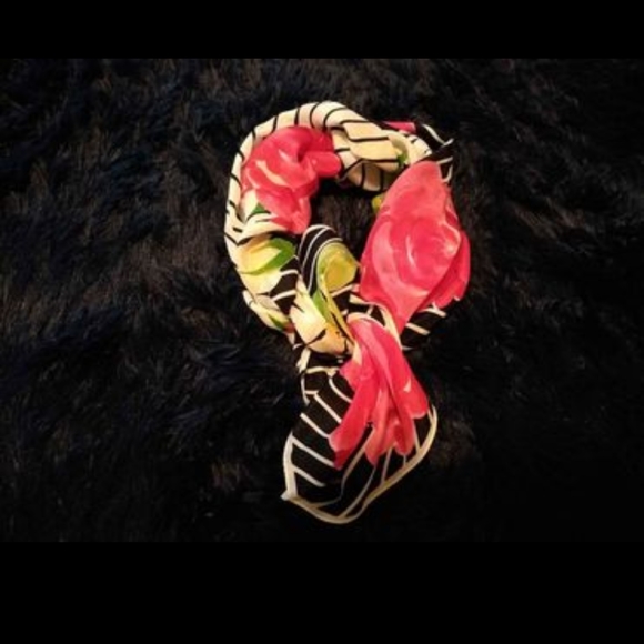 Beautiful Vera Neaumann silk scarf. - Picture 5 of 5